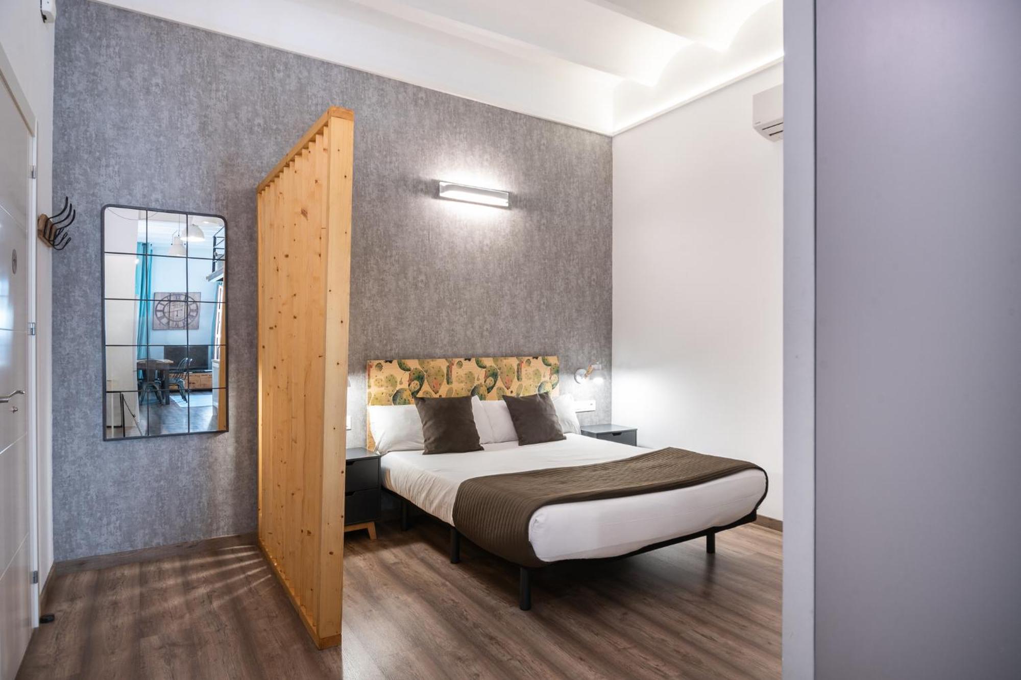 Beautiful Renovated Loft Minutes From The Apartment *