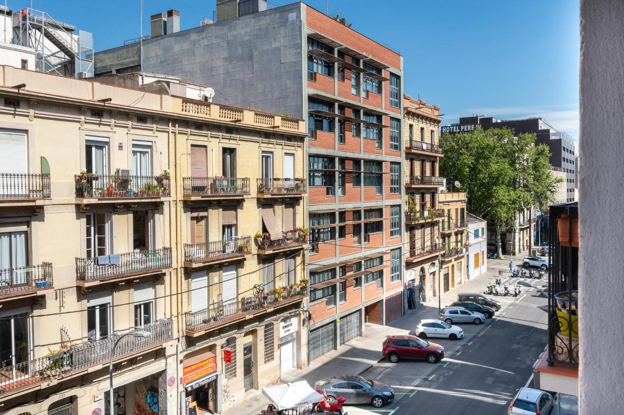 Apartment Beautiful Renovated Loft Minutes From The *