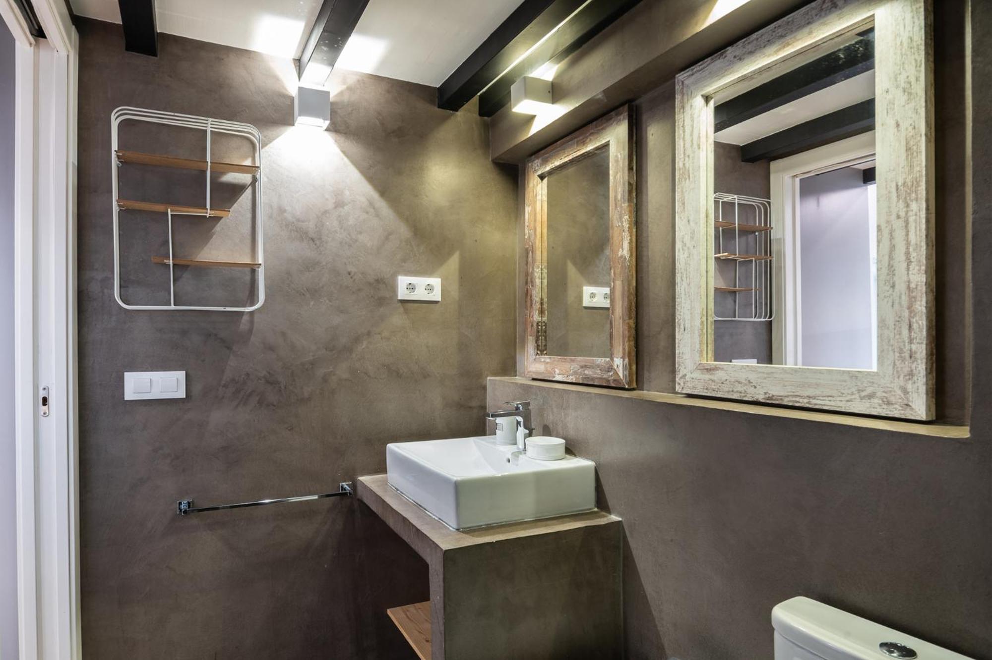 Beautiful Renovated Loft Minutes From The Appartamento *