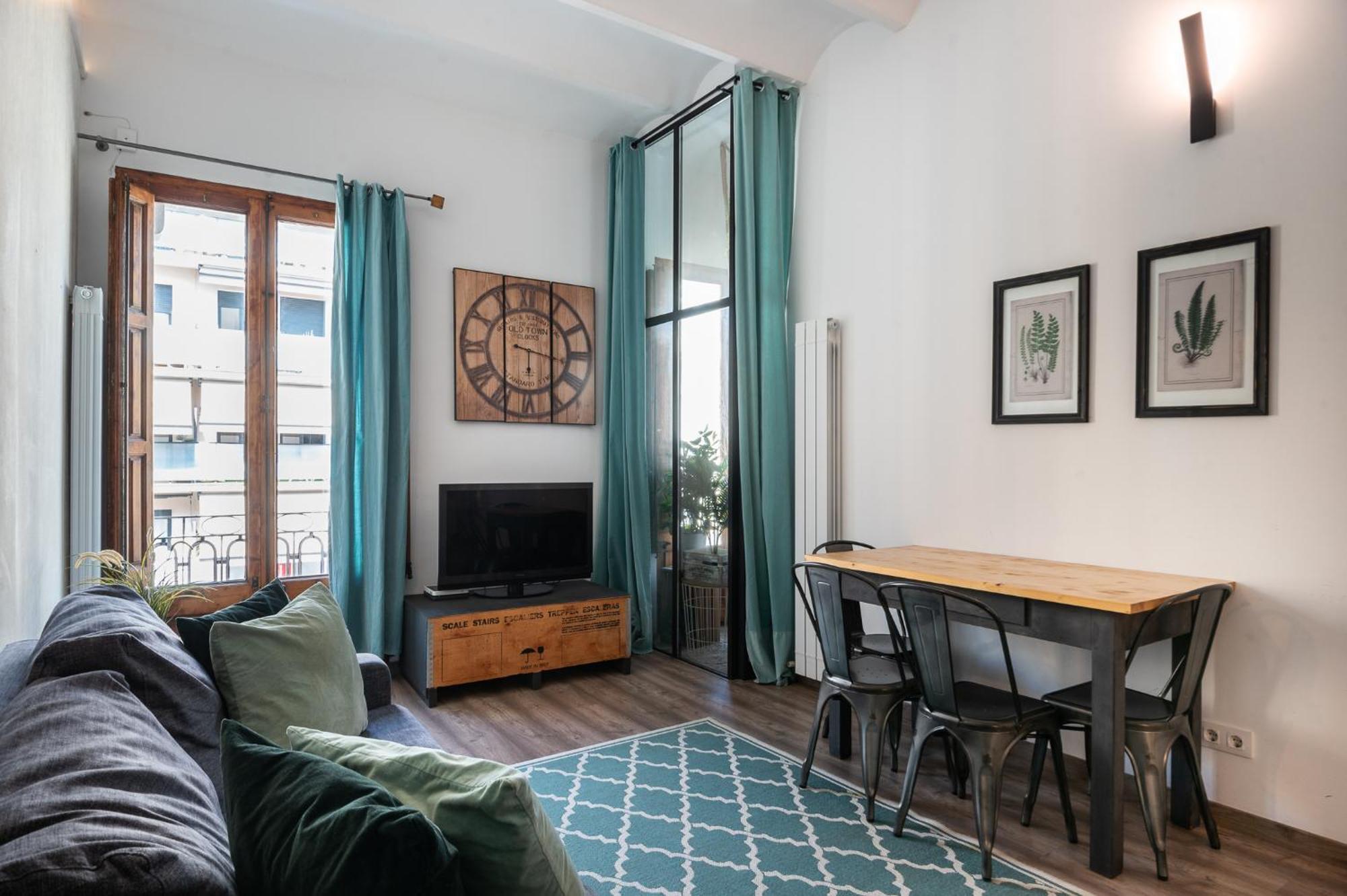 Beautiful Renovated Loft Minutes From The * Barcellona